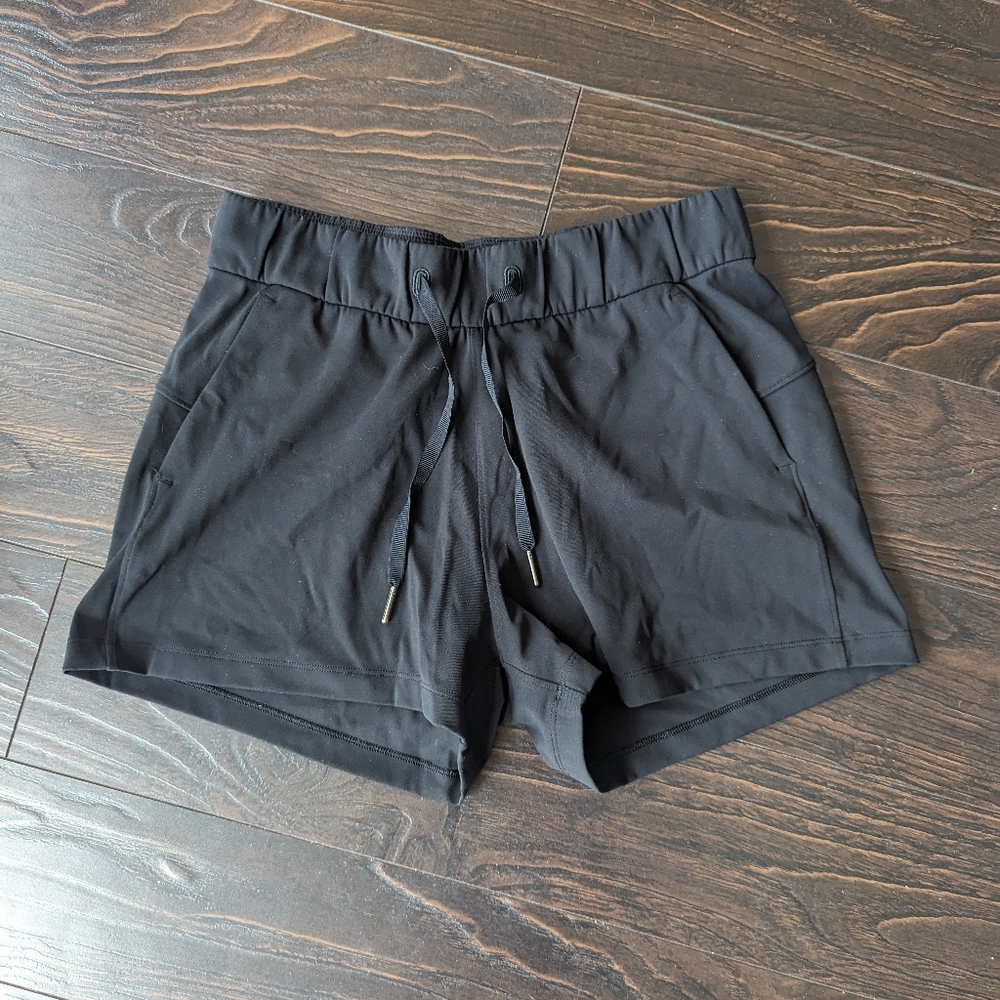 Lululemon on the fly black shorts size 4